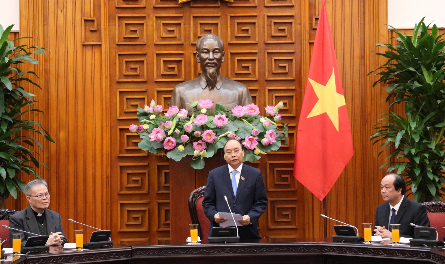 Thu_tuong_Chinh_phu_Nguyen_Xuan_Phuc_tiep_doan_Ban_Thuong_truc_Hoi_dong_Giam_muc_Viet_Nam