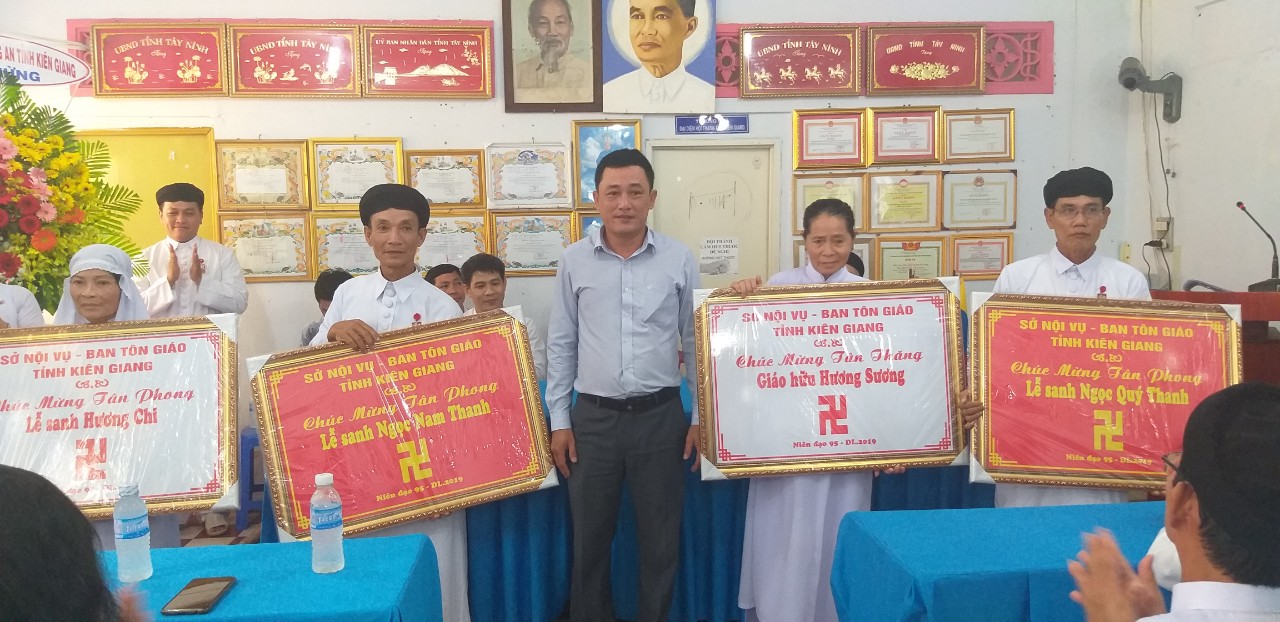 Le_ra_mat_chuc_sac_Cao_Dai_Tay_Ninh_tinh_Kien_Giang_nhan_huan_lenh_tan_phong__tan_thang_giao_pham