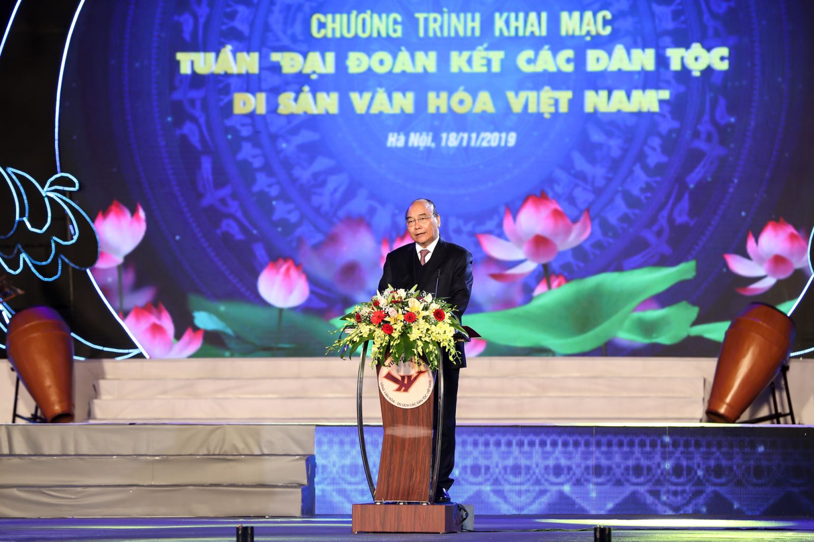 Thu_tuong_Nguyen_Xuan_Phuc___Truyen_thong_dai_doan_ket__tren_duoi_mot_long_da_lam_nen_suc_manh_vo_bo_ben_cho_dan_toc_Viet_Nam_