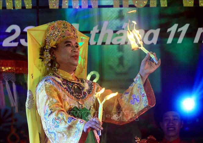 Thai_Binh__Lan_dau_tien_to_chuc_Lien_hoan_hat_van__chau_van