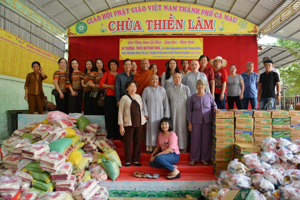 Chua_Tay_Thien__tinh_Binh_Duong_to_chuc_tang_qua_va_kham_benh_cho_nguoi_ngheo_tinh_Ca_Mau