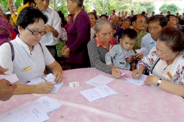Nha_nguyen_Tan_Phuoc__Tien_Giang_kham_benh_tu_thien_va_tang_the_bao_hiem_y_te_cho_hoc_sinh