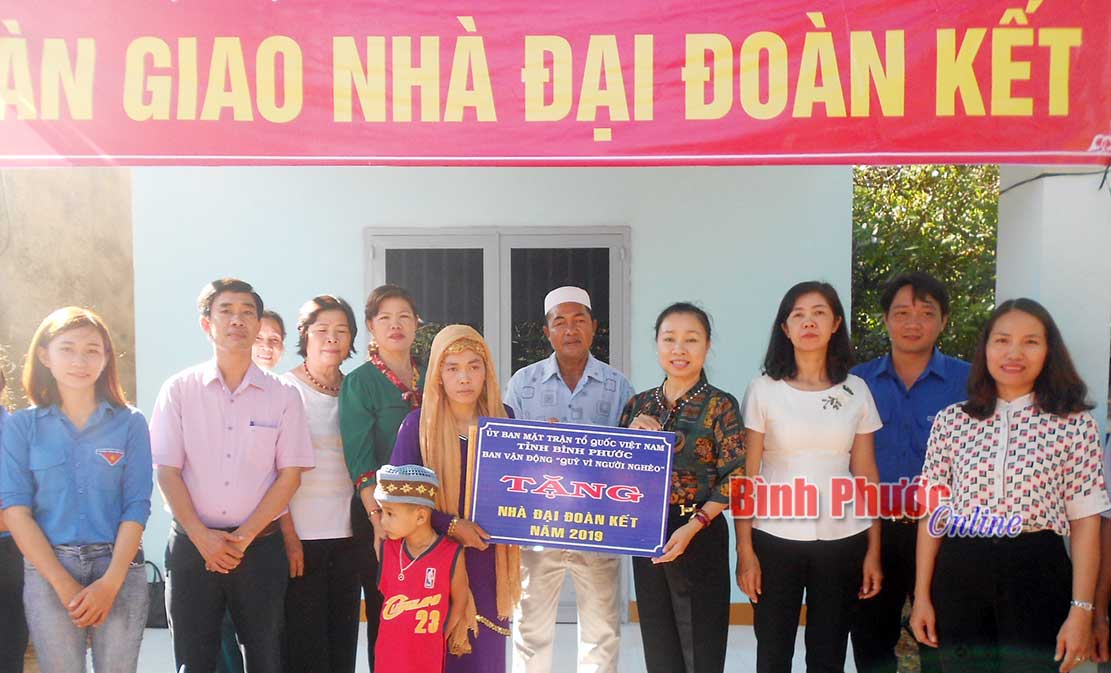 Ban_giao_2_can_nha_Dai_doan_ket_tang_ho_nguoi_Cham