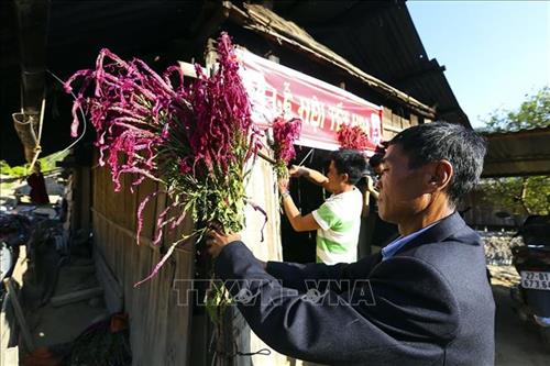 Phat_huy_gia_tri_van_hoa_le_hoi_trong_doi_song_dong_bao_dan_toc_Cong