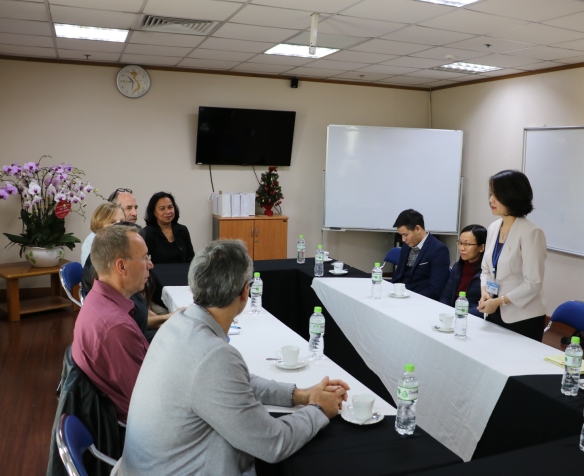 Dai_dien_Ban_Ton_giao_Chinh_phu_chuc_mung_Le_Giang_sinh_2019_nhom_sinh_hoat_ton_giao_tap_trung_cua_nguoi_nuoc_ngoai_theo_dao_Tin_Lanh_tai_diem__Hoi_thanh_Tin_Lanh_Quoc_te_Ha_Noi_