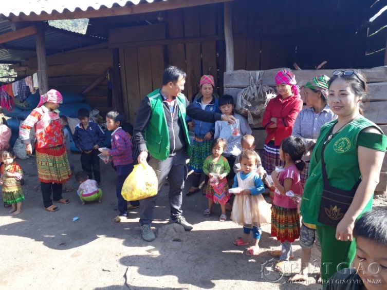 La_Bo_De_den_voi_ba_con_ngheo__benh_tat_vung_bien_gioi_Tay_nguyen