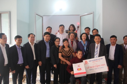 Le_trao_tang_nha_tinh_nghia_cho_gia_dinh_chinh_sach_va_giao_dan_ngheo_tren_dia_ban_tinh_Nghe_An