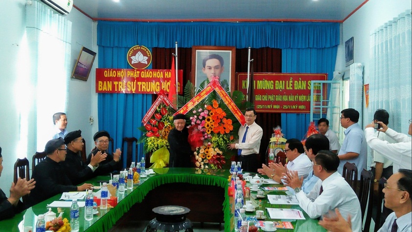 Tinh_uy_An_Giang_chuc_mung_ky_niem_100_nam_ngay_Dan_sinh_Huynh_Giao_chu_Phat_giao_Hoa_Hao