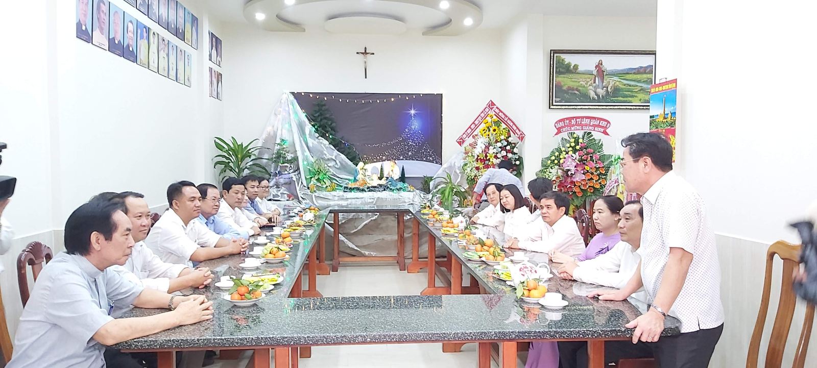 Bi_thu_Tinh_uy_Ca_Mau_chuc_mung_Giang_sinh_nam_2019
