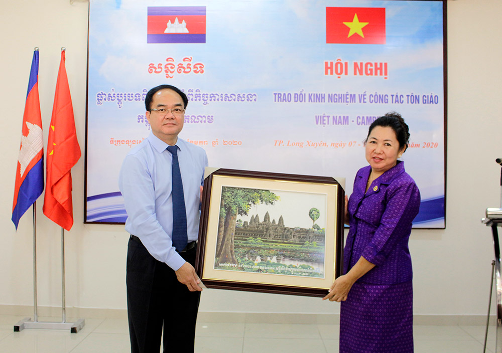 Hoi_nghi_trao_doi_kinh_nghiem_ve_cong_tac_ton_giao_Viet_Nam___Campuchia