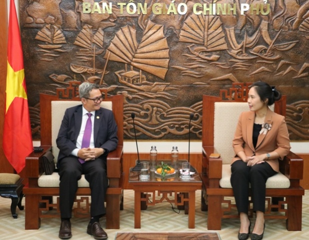 Cac_Hoi_thanh_Tin_Lanh_tham_va_chuc_Tet_Ban_Ton_giao_Chinh_phu