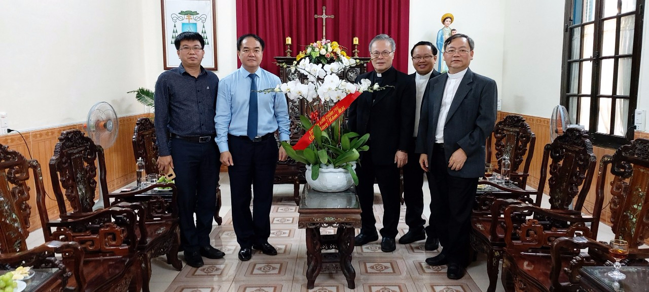 Truong_ban_Ban_Ton_giao_Chinh_phu_tham__chuc_Tet_chuc_sac_cac_ton_giao_tai_tinh_Thua_Thien_Hue_va_Quang_Tri