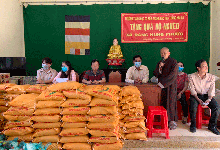 Chua_Khanh_Lam__tinh_Tien_Giang_tang_qua_cho_nguoi_ngheo_va_phong_sinh_ca_bao_ve_moi_truong
