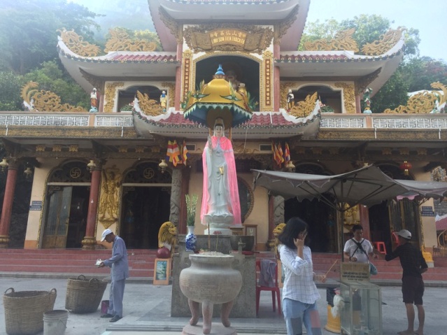 Cac_co_so_ton_giao_tai_Tay_Ninh_chap_hanh_nghiem_khong_tap_trung_dong_nguoi