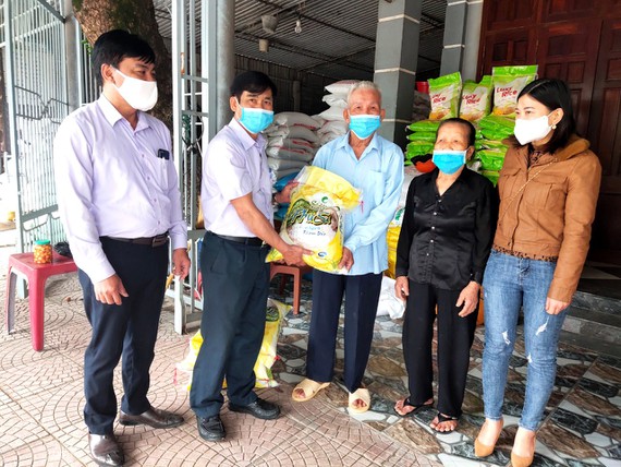 Giao_dan_Ha_Tinh_chung_tay_cung_chinh_quyen_phong_chong__day_lui_Covid_19