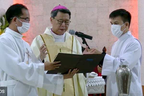 Giao_phan_My_Tho_dang_Thanh_le_qua_internet_de_phong__chong_dich_Covid_19