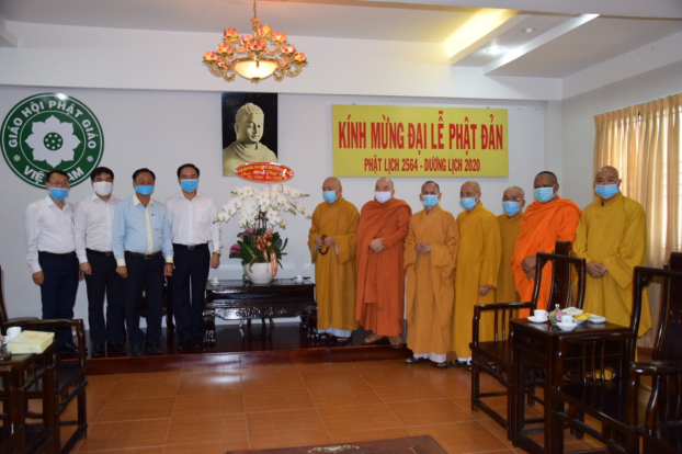Truong_ban_Ban_Ton_giao_Chinh_phu_tham__chuc_mung_Giao_hoi_Phat_giao_Viet_Nam_nhan_Dai_le_Phat_dan_Phat_lich_2564__Duong_lich_2020
