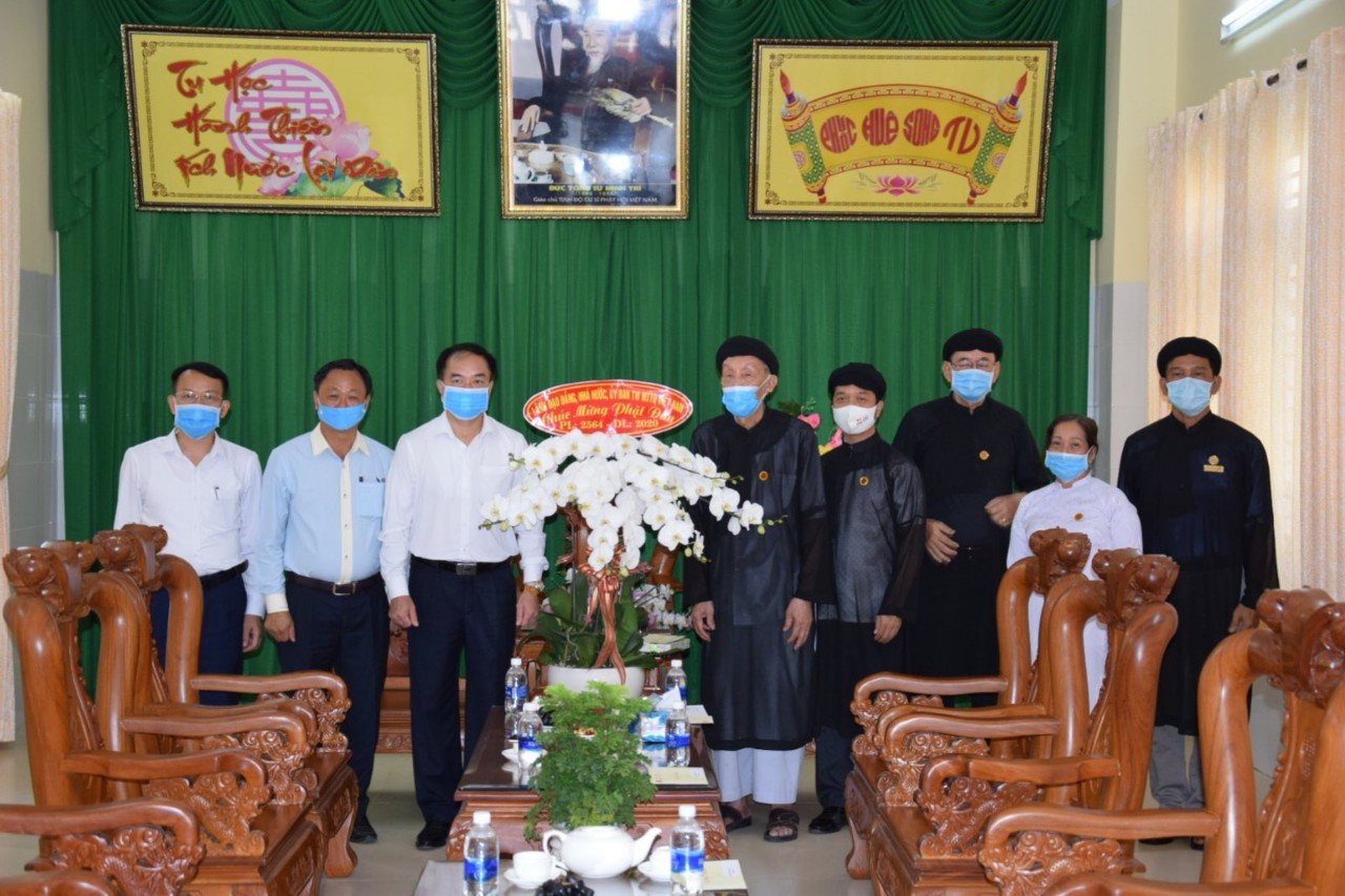 Truong_ban_Ban_Ton_giao_Chinh_phu_chuc_mung_Le_Phat_dan_Giao_hoi_Tinh_do_Cu_si_Phat_hoi_Viet_Nam