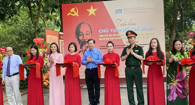 Hon_250_anh_tu_lieu_quy_ve_Bac_Ho
