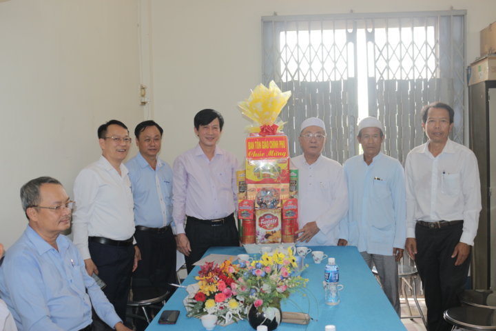 Lanh_dao_Ban_Ton_giao_Chinh_phu_den_tham_Ban_Dai_dien_Cong_dong_Hoi_giao__Islam__tinh_Tay_Ninh