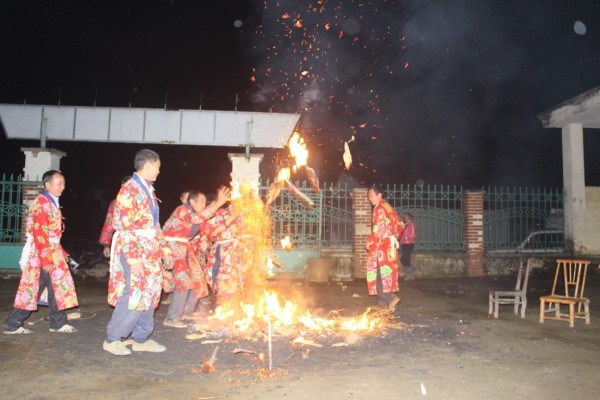 Le__put_tong__cua_nguoi_Dao_Do_tai_Cao_Bang
