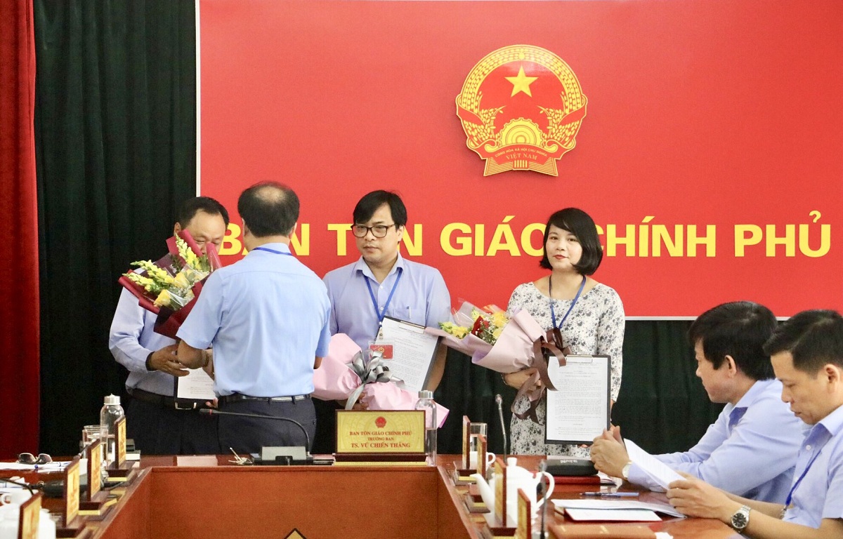 Trao_quyet_dinh_bo_nhiem_lanh_dao_cap_vu