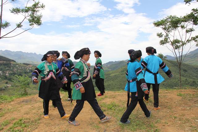 Lao_Cai__Tet__Su_gie_pa__cua_nguoi_Bo_Y