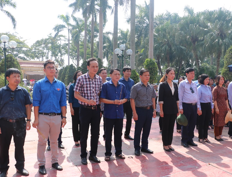 Le_vieng_nghia_trang_liet_sy_nhan_ngay_27_7