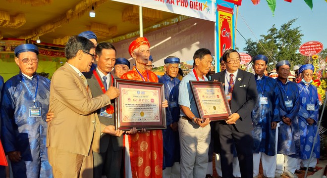 Lang_bien_xac_lap_2_ky_luc_Viet_Nam