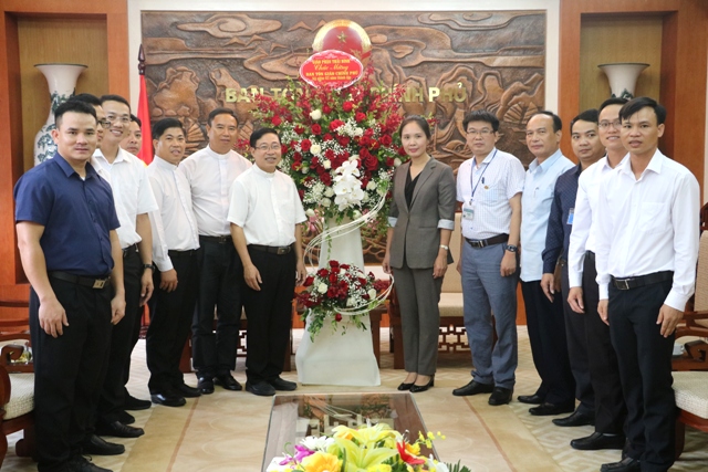Chuc_sac_ton_giao_tham_va_chuc_mung_Ban_Ton_giao_Chinh_phu