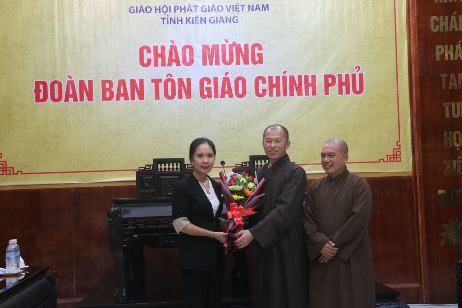 Lanh_dao_Ban_Ton_giao_Chinh_phu_tham__lam_viec_voi_Ban_Tri_su_Giao_hoi_Phat_giao_Viet_Nam_tinh_Kien_Giang