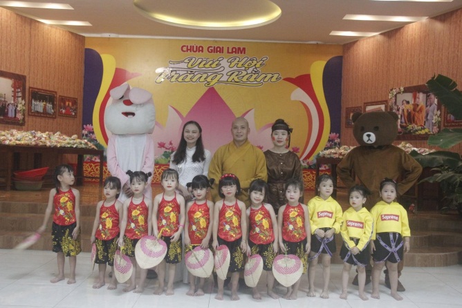 Phat_giao_Ha_Tinh_voi_hoat_dong_dem_hoi_Trang_ram