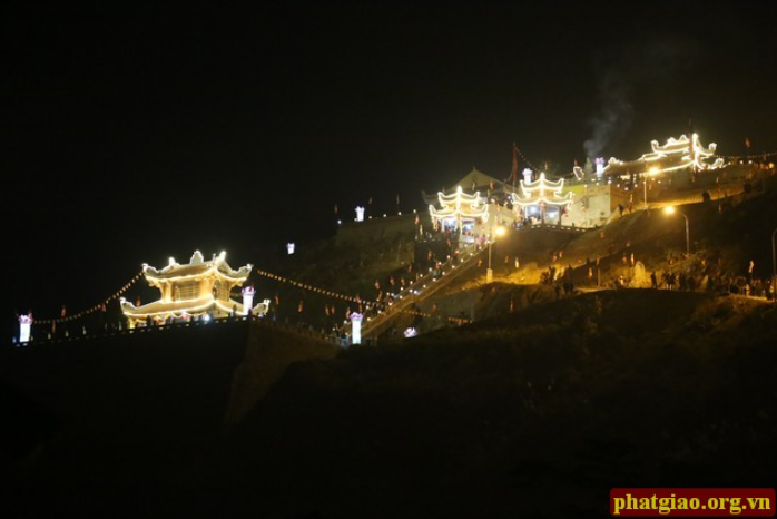 Ngoi_chua_dau_tien_duoc_xay_dung_noi_bien_cuong_to_quoc