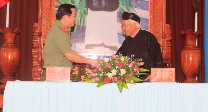 Cong_an_tinh_An_Giang_va_Ban_Tri_su_Trung_uong_Giao_hoi_Phat_giao_Hoa_Hao_ky_ket_quy_che_phoi_hop