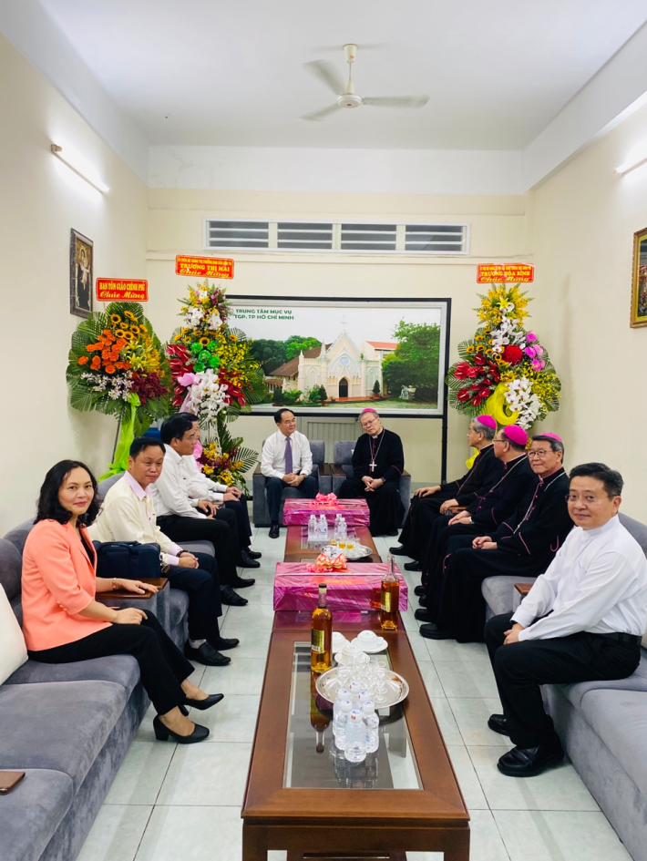 Thu_truong_Bo_Noi_vu_chuc_mung_Hoi_nghi_thuong_nien_cua_Hoi_dong_Giam_muc_Viet_Nam