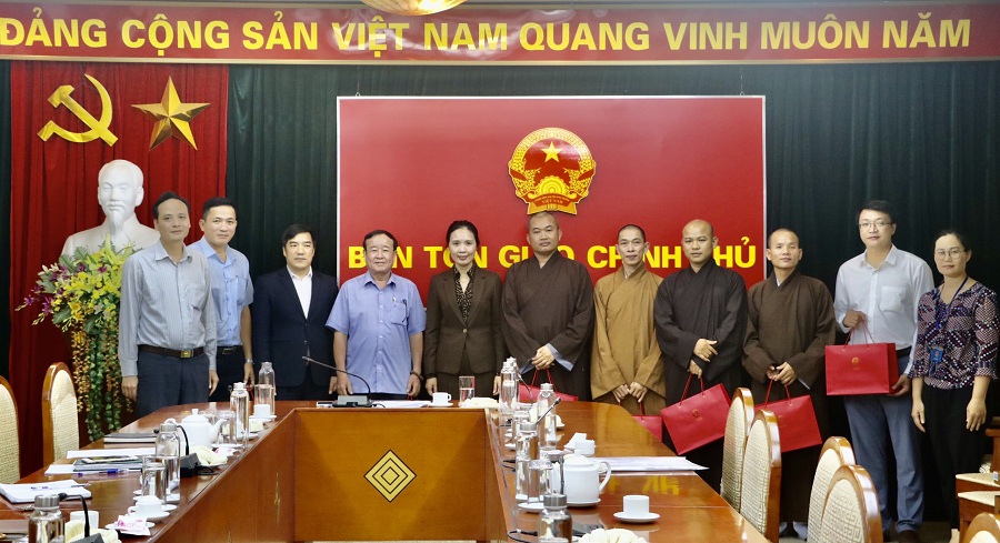 Pho_Truong_ban_Tran_Thi_Minh_Nga_tiep_doan_Phat_giao_tinh_Quang_Ngai
