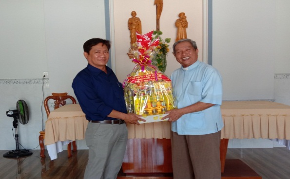 ban-ton-giao-tinh-ninh-thuan-tham-chuc-mung-le-phuc-sinh-nam-2021