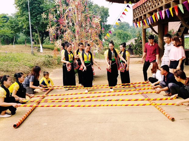 cac-hoat-dong-thang-6-voi-chu-de-ngay-hoi-gia-dinh-tai-lang-van-hoa-du-lich-cac-dan-toc-viet-nam