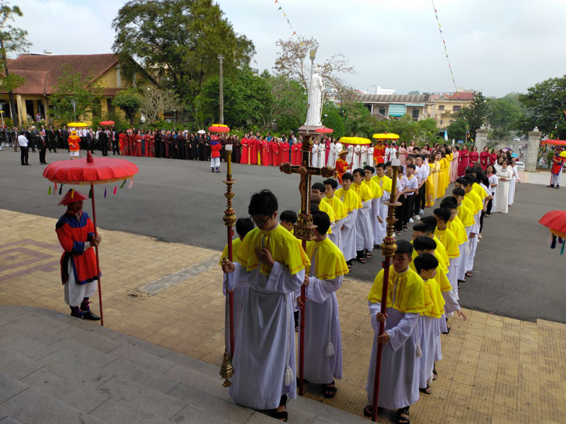 thanh-le-dai-trieu-mung-chua-kito-phuc-sinh-tai-nha-tho-chinh-toa-phu-cam-hue