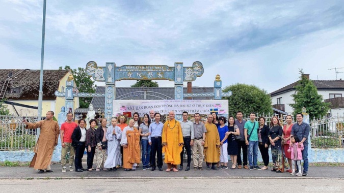dai-su-quan-viet-nam-tai-thuy-dien-thuc-day-cong-tac-cong-dong-va-ngoai-giao-van-hoa