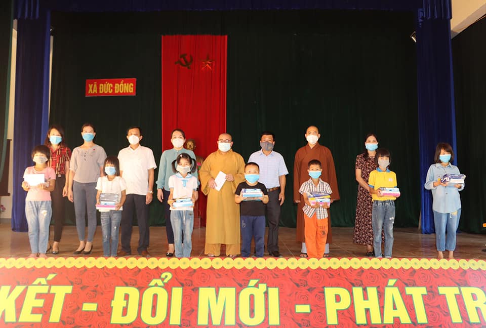 ban-tri-su-phat-giao-huyen-duc-tho-tinh-ha-tinh-trao-yeu-thuong-don-chao-nam-hoc-moi