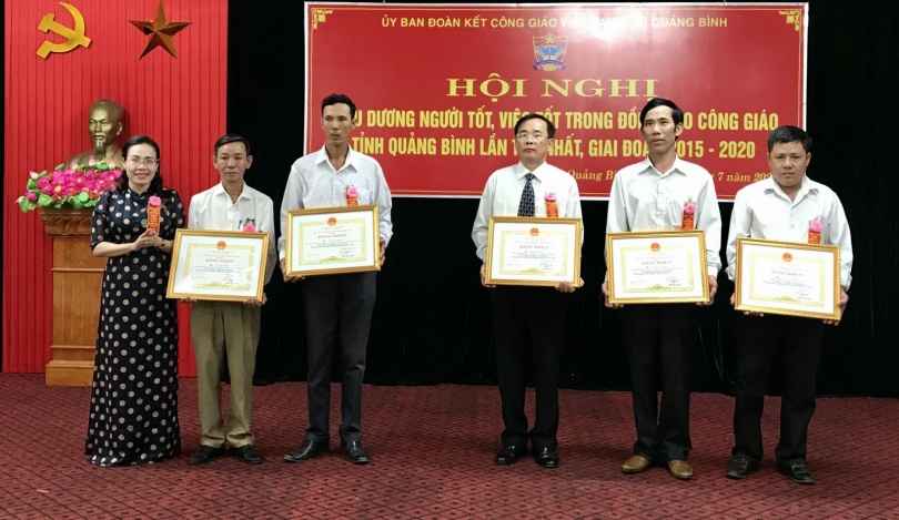 dong-bao-cong-giao-tinh-quang-binh-doan-ket-song-tot-doi-dep-dao