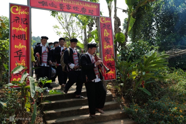tai-hien-le-cung-ban-vuong-cua-dong-bao-dan-toc-dao-tai-ha-noi