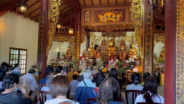 kieu-bao-o-phap-du-le-vu-lan-tai-truc-lam-thien-vien-paris