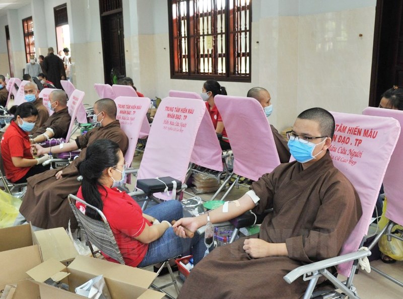 tang-ni-sinh-hoc-vien-phat-giao-tp-hcm-tham-gia-hien-mau-tinh-nguyen