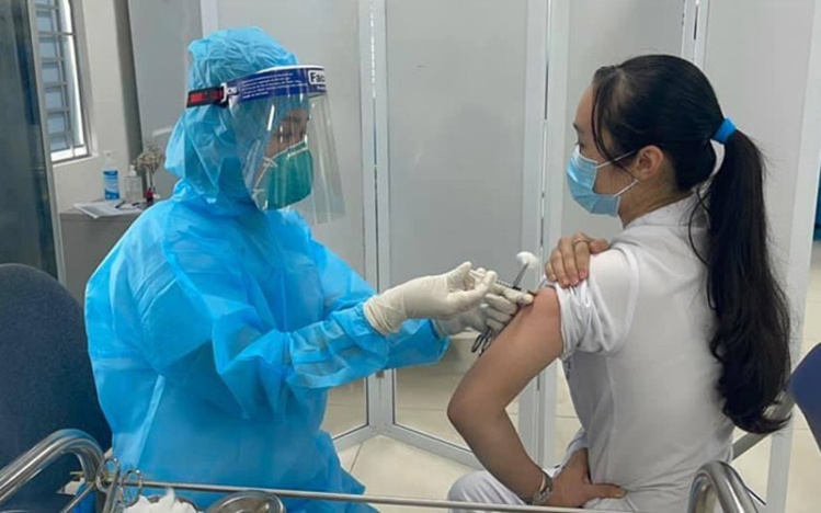 tu-ngay-9-3-ha-noi-bat-dau-tiem-vaccine-covid-19-cho-can-bo-tuyen-dau