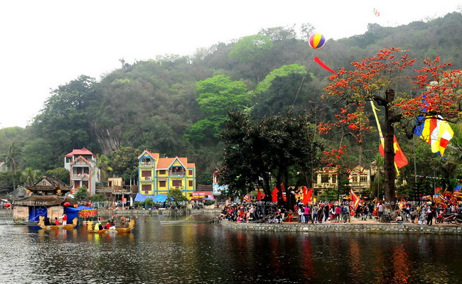 le-hoi-chua-thay-khong-to-chuc-phan-hoi-du-khach-van-co-the-den-tham-quan