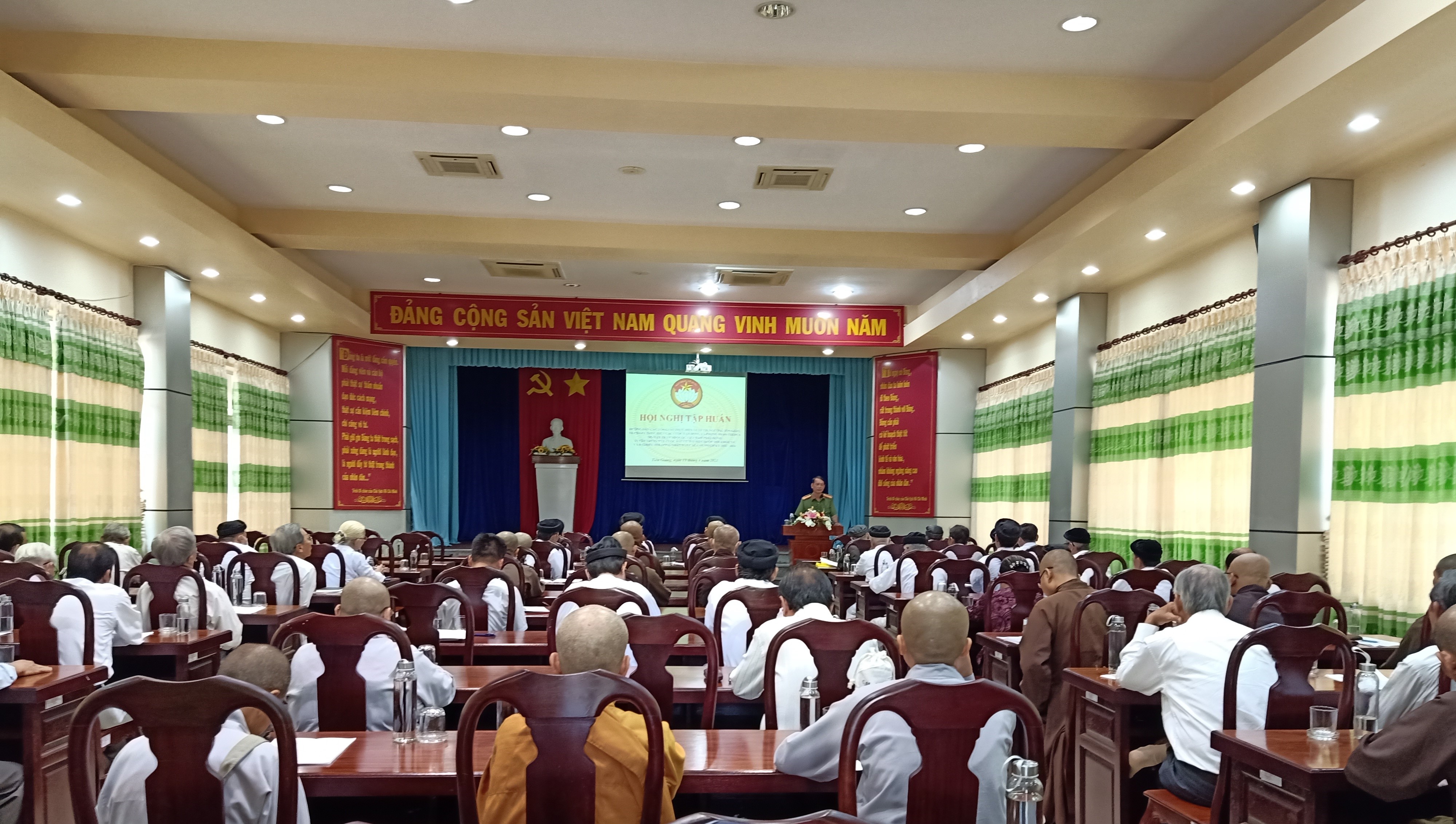 tuyen-truyen-phap-luat-ve-bau-cu-dai-bieu-quoc-hoi-va-hoi-dong-nhan-dan-trong-chuc-sac-nha-tu-hanh