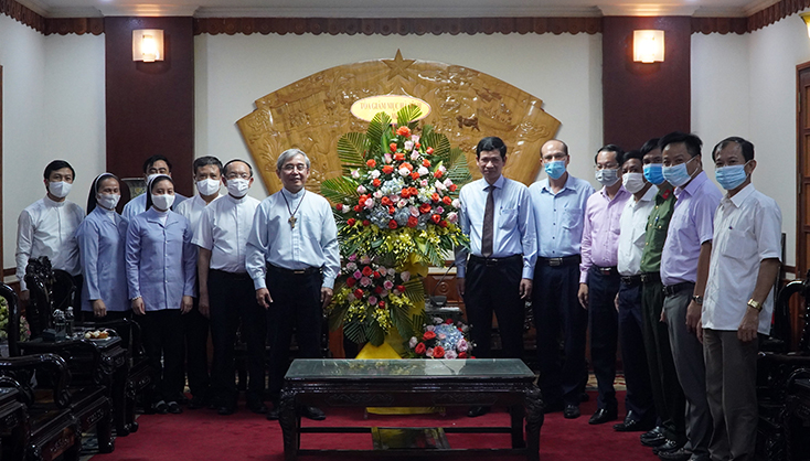 lanh-dao-ubnd-tinh-quang-binh-tiep-giam-quan-tong-toa-giao-phan-ha-tinh