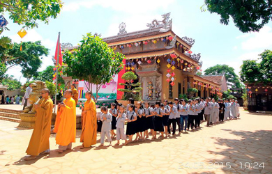 chua-hoa-nghiem-noi-lan-toa-tinh-than-tu-bi-tri-tue-cua-phat-giao-den-voi-dong-bao-dan-toc-thieu-so-o-tay-nguyen